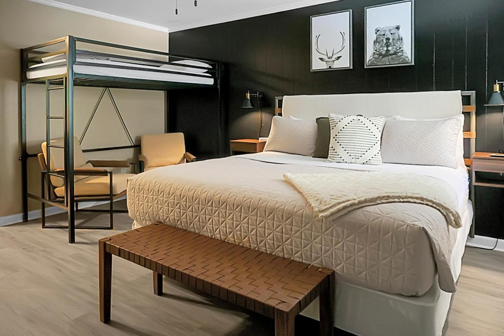Hickory Falls Inn 침니 록 외부 사진