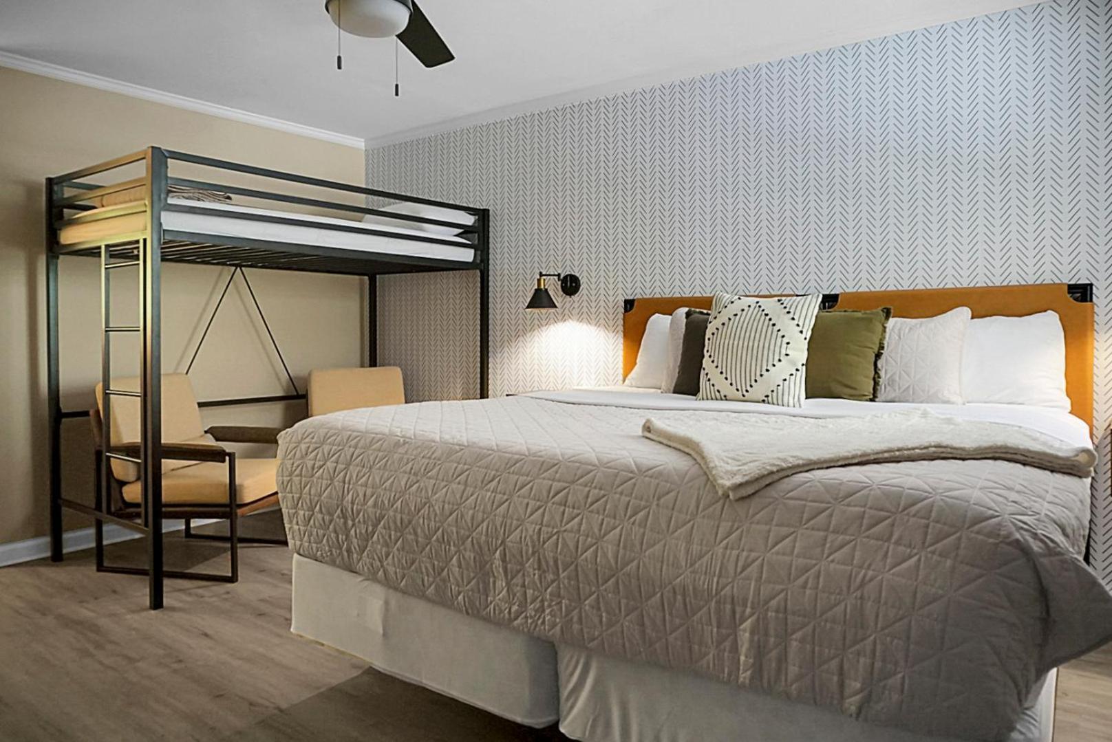 Hickory Falls Inn 침니 록 외부 사진