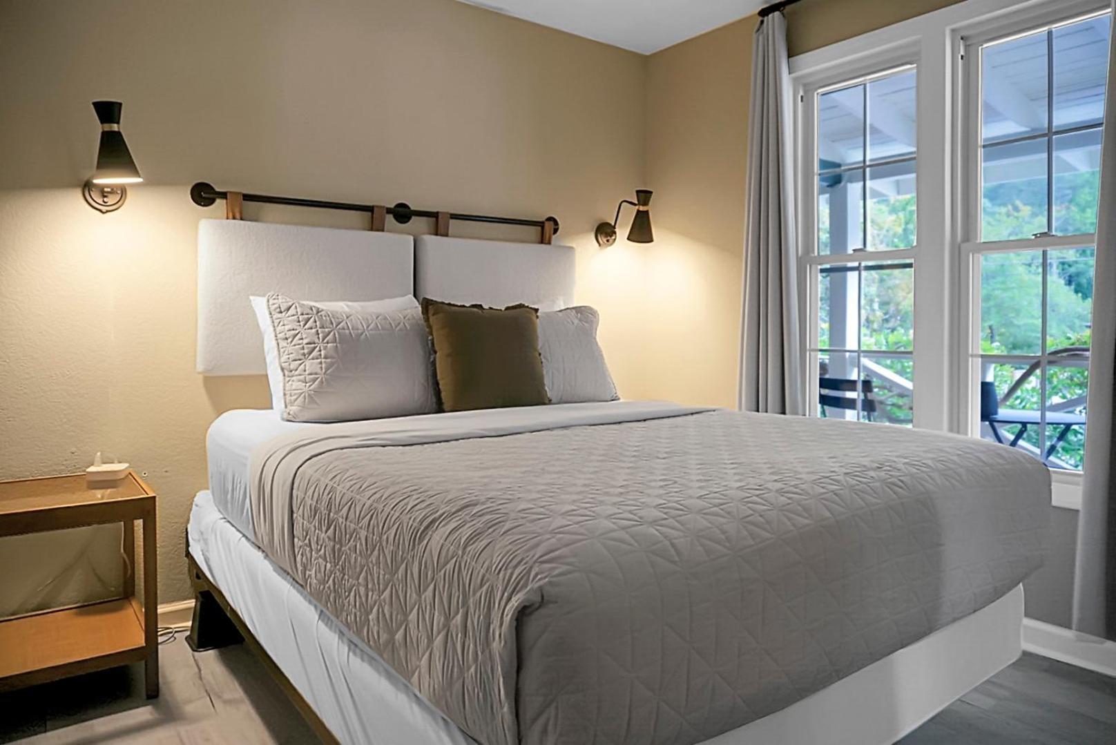 Hickory Falls Inn 침니 록 외부 사진