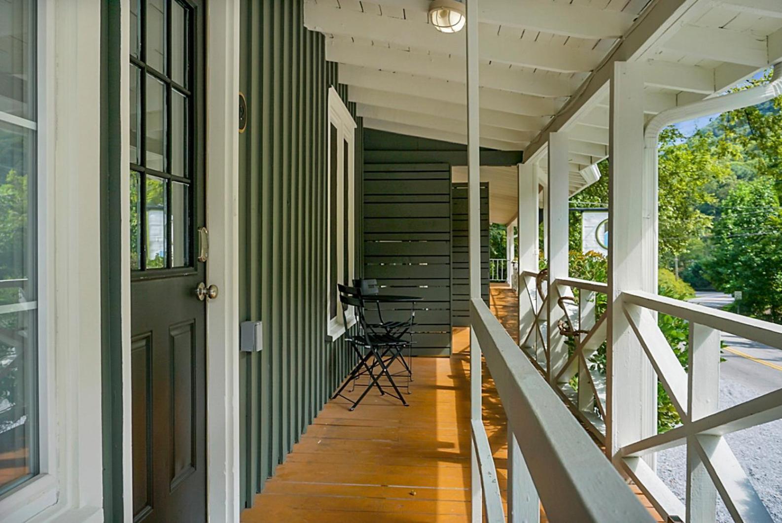 Hickory Falls Inn 침니 록 외부 사진