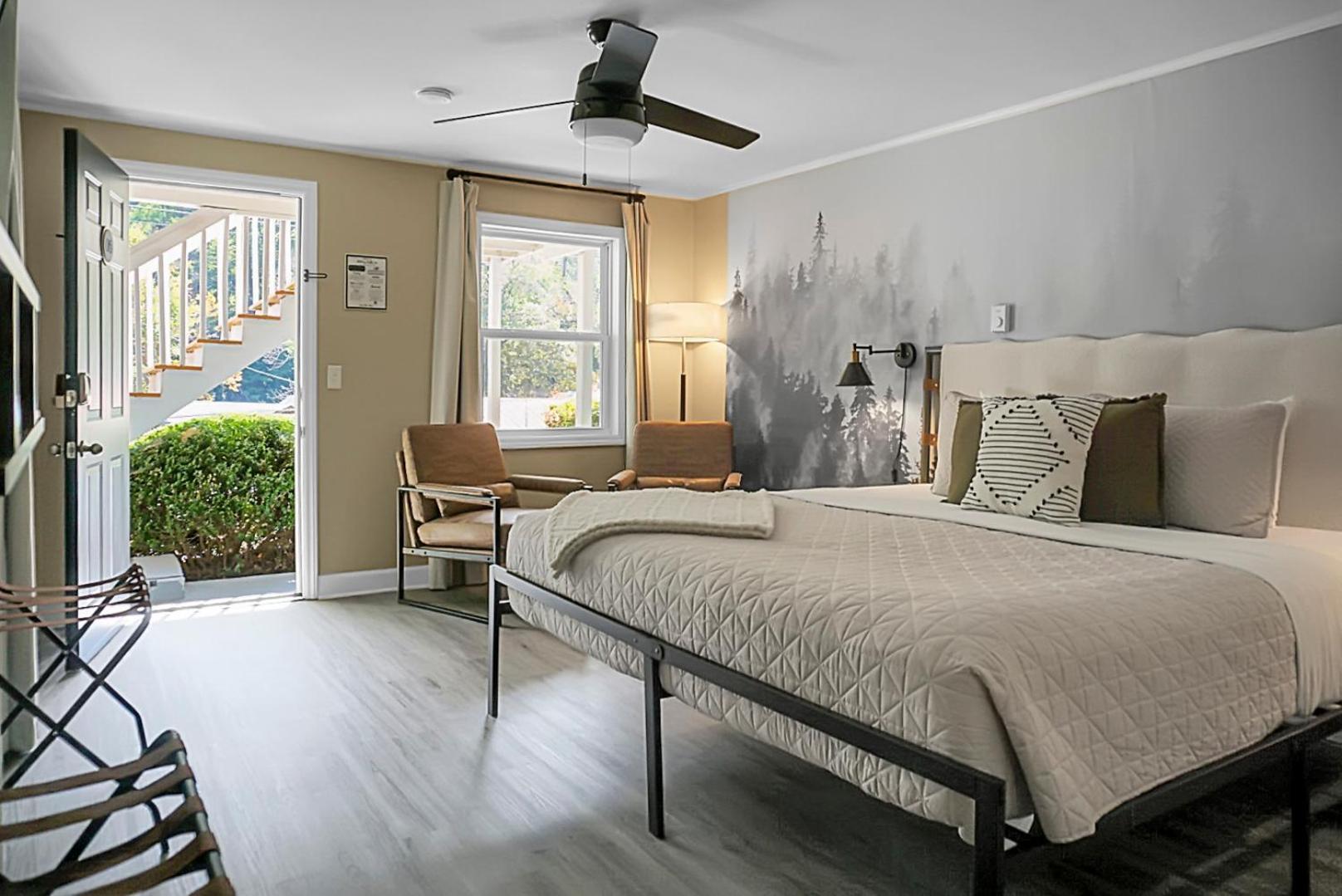 Hickory Falls Inn 침니 록 외부 사진