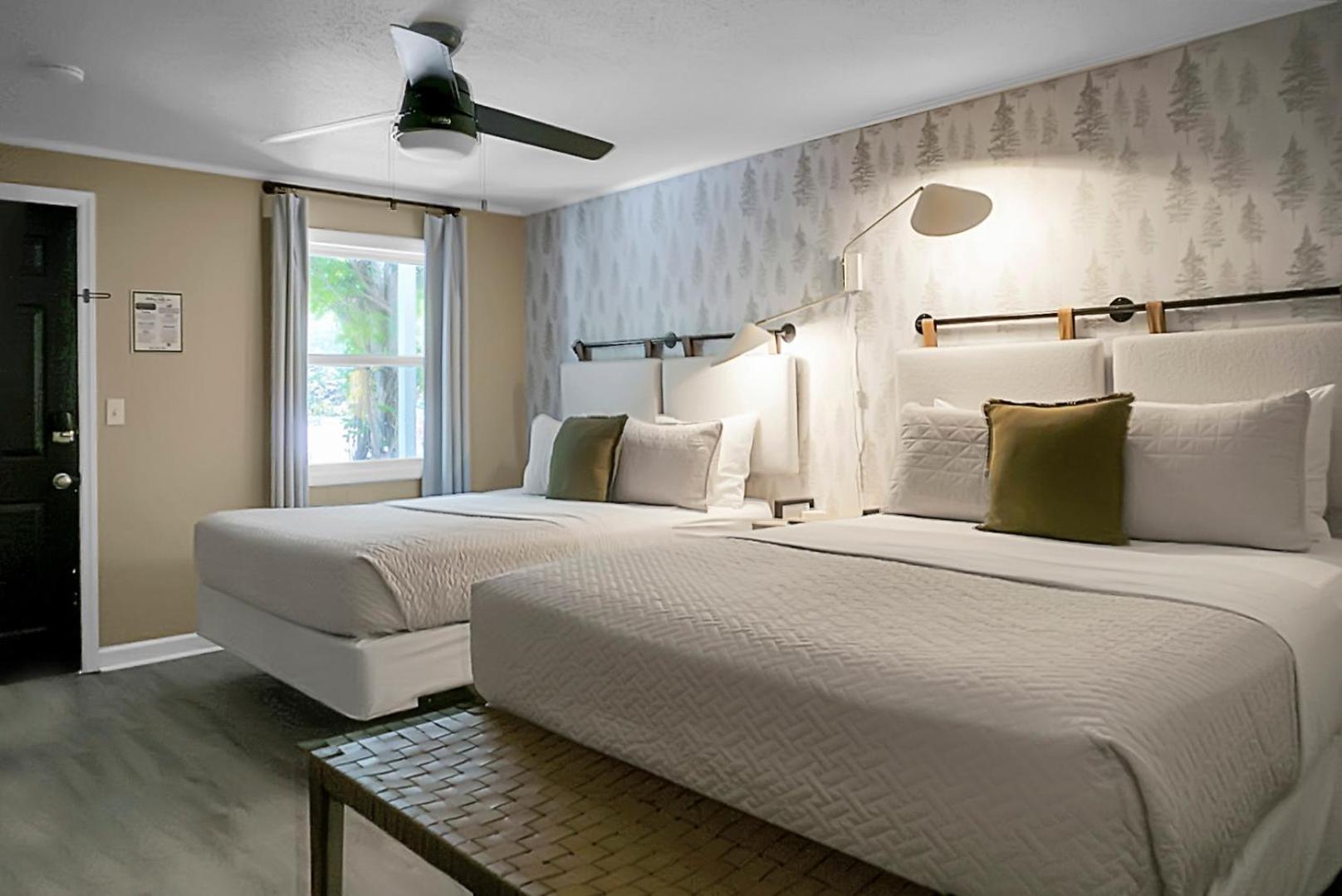 Hickory Falls Inn 침니 록 외부 사진