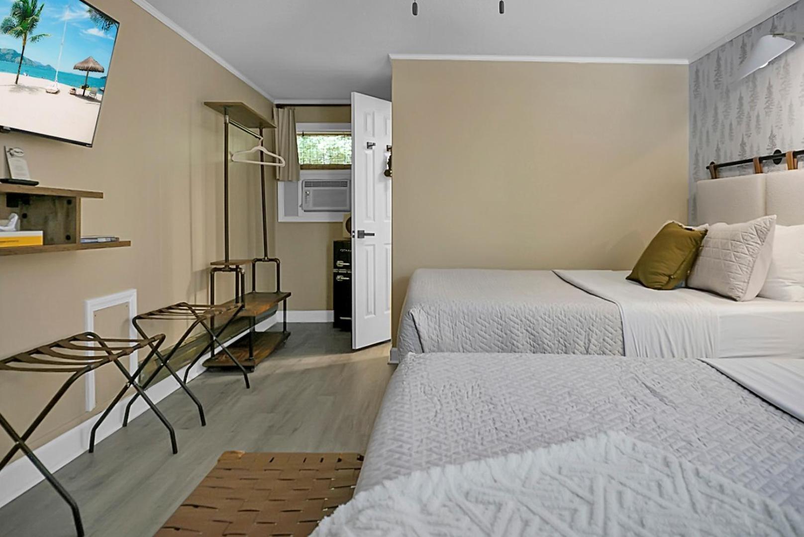 Hickory Falls Inn 침니 록 외부 사진