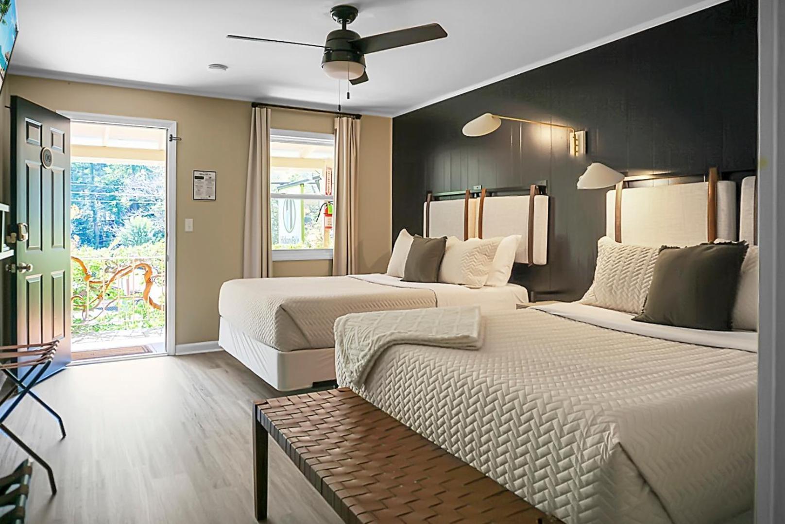 Hickory Falls Inn 침니 록 외부 사진