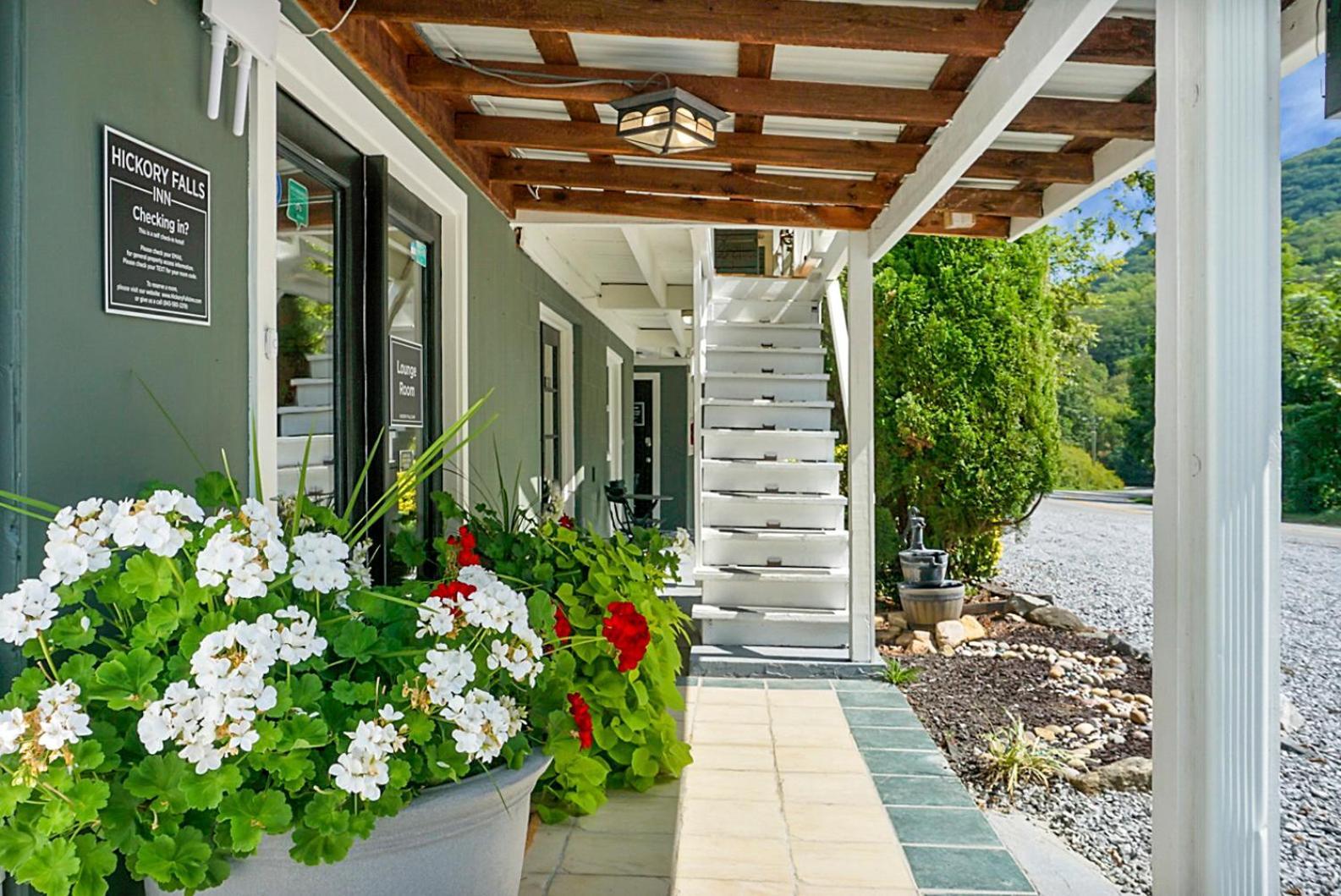 Hickory Falls Inn 침니 록 외부 사진