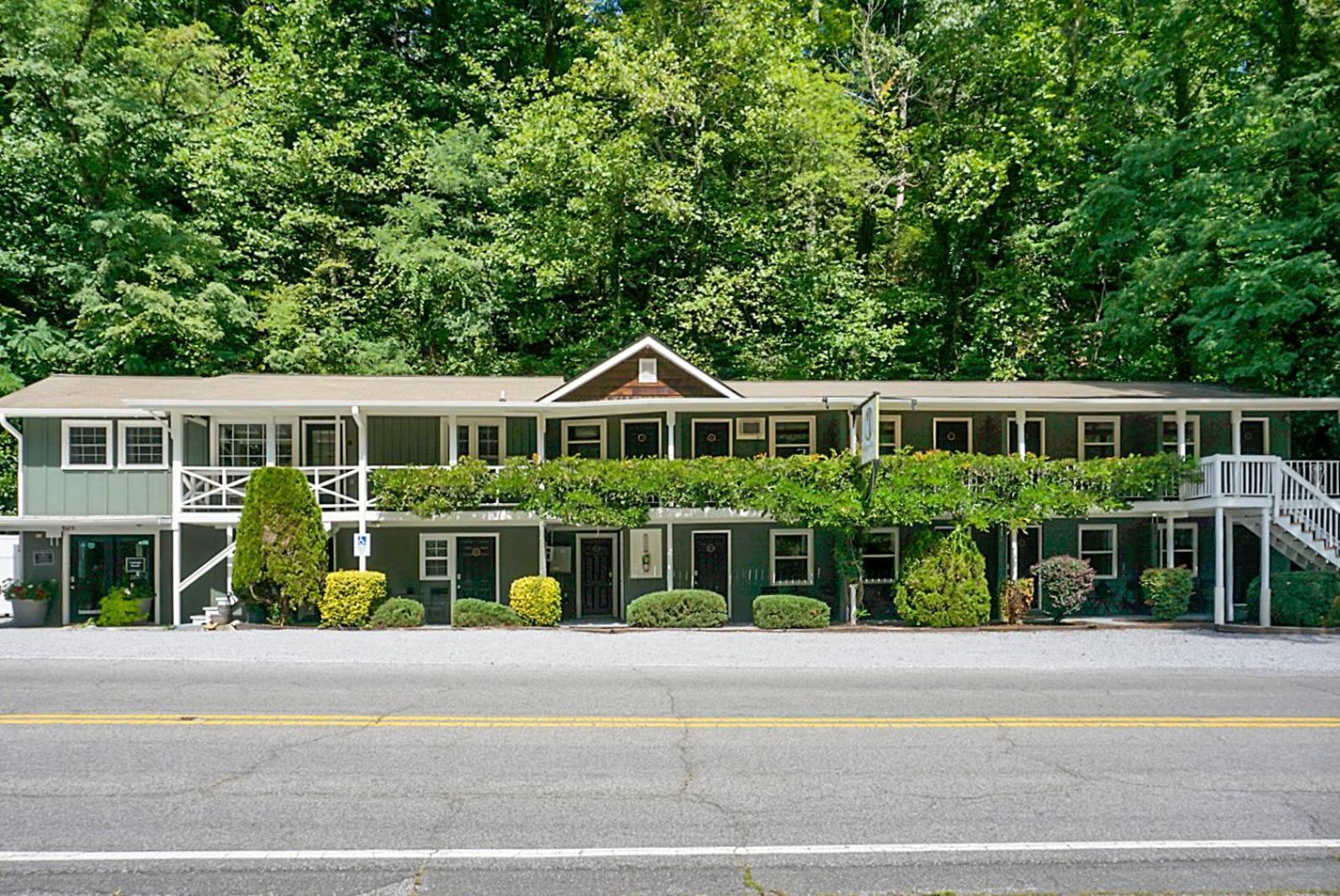 Hickory Falls Inn 침니 록 외부 사진