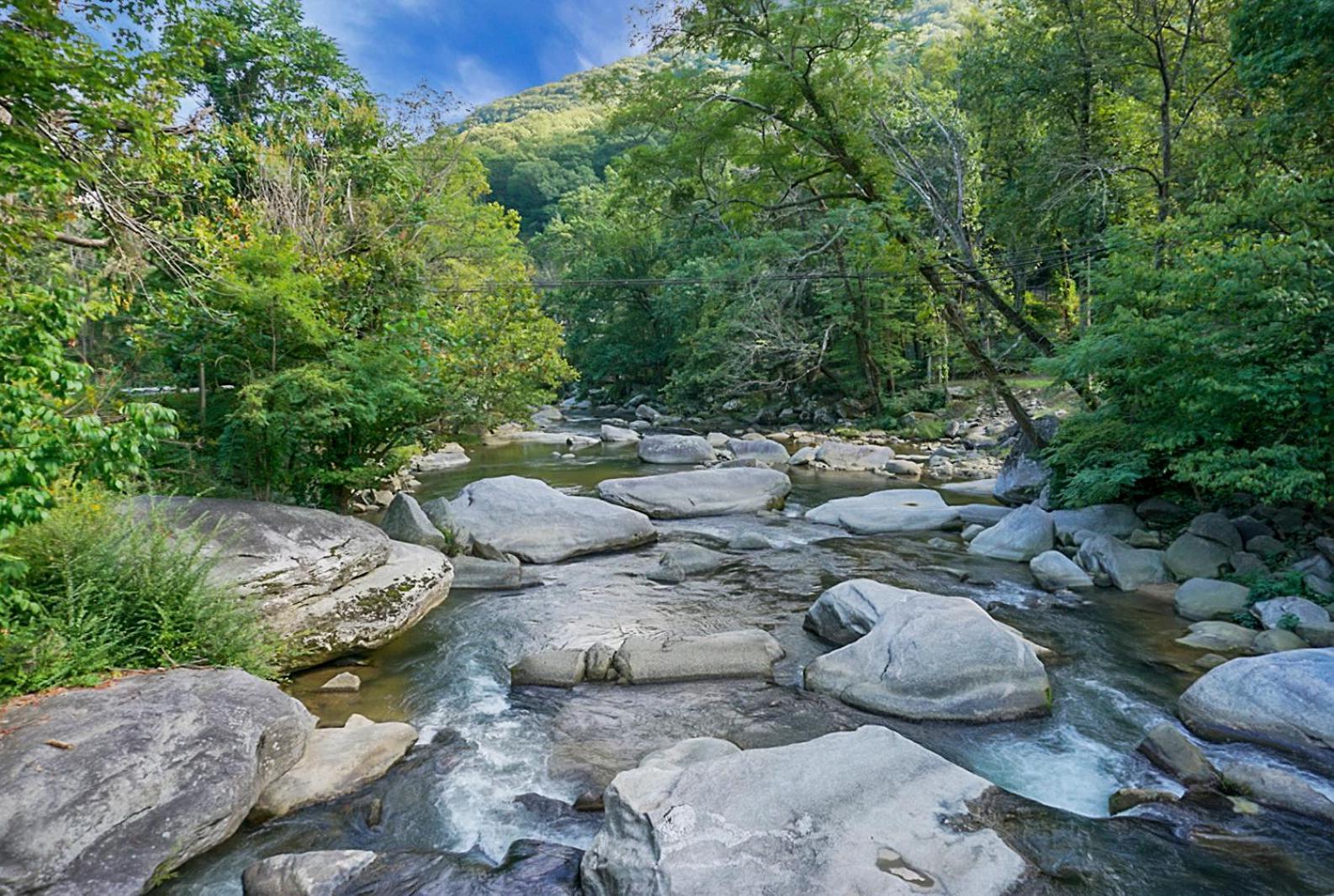 Hickory Falls Inn 침니 록 외부 사진