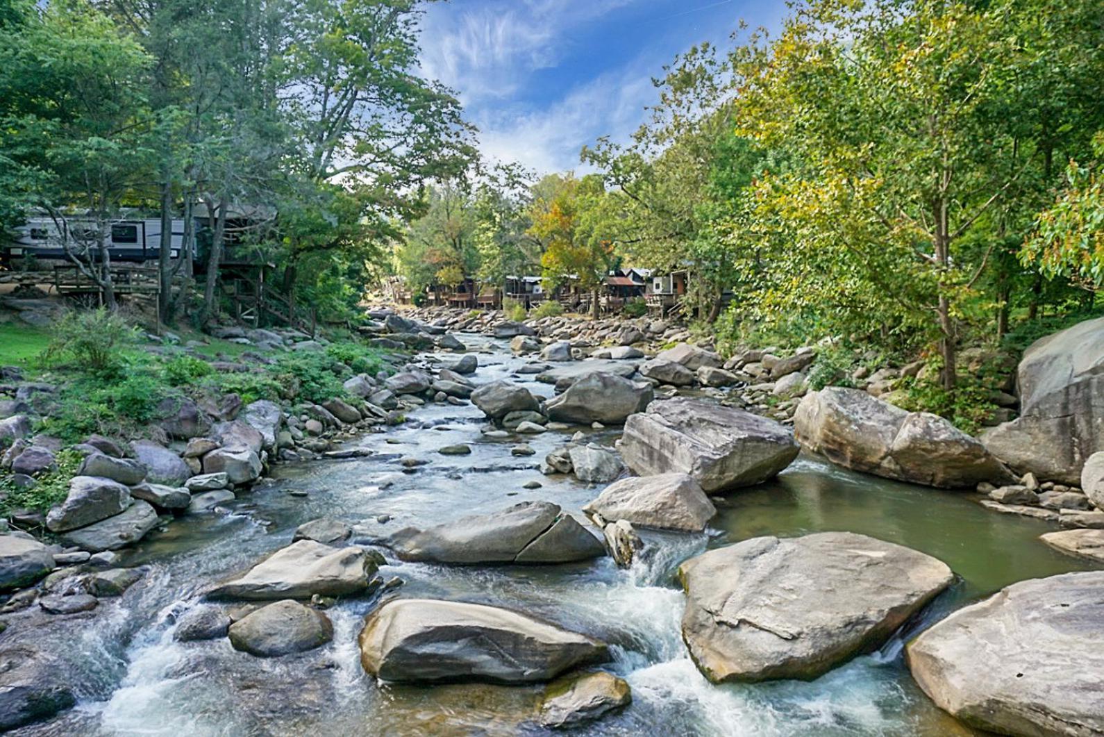 Hickory Falls Inn 침니 록 외부 사진