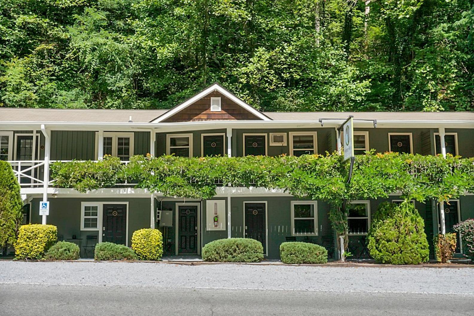 Hickory Falls Inn 침니 록 외부 사진